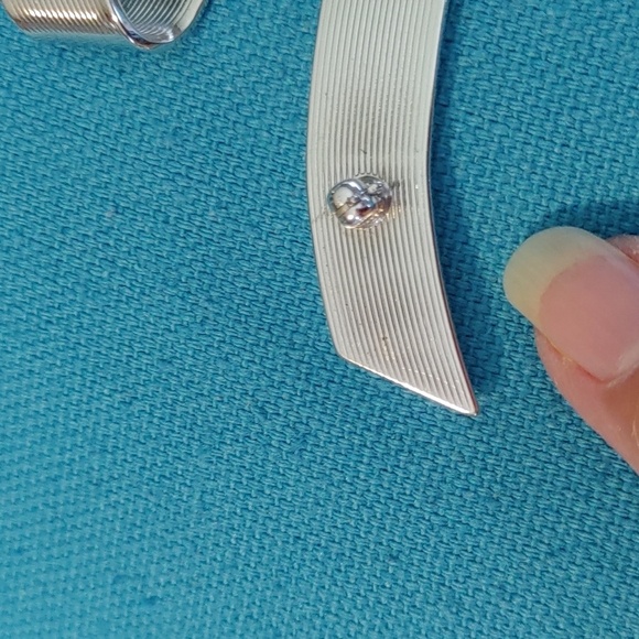 Vintage signed Monet Silver Tone Ribbon, Zig Zag Brooch - Picture 8 of 10